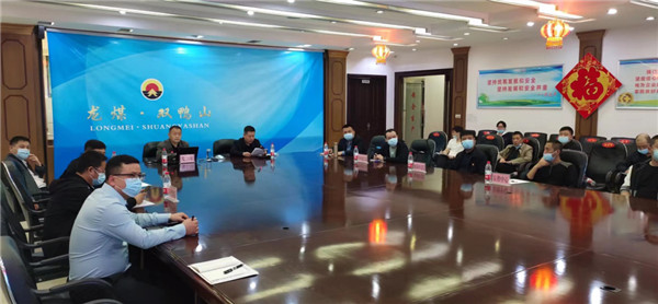 山東科技大學實用礦山壓力研究中心主任石永奎教授、郝建博士應邀赴龍煤雙鴨山礦業(yè)集團進行技術交流